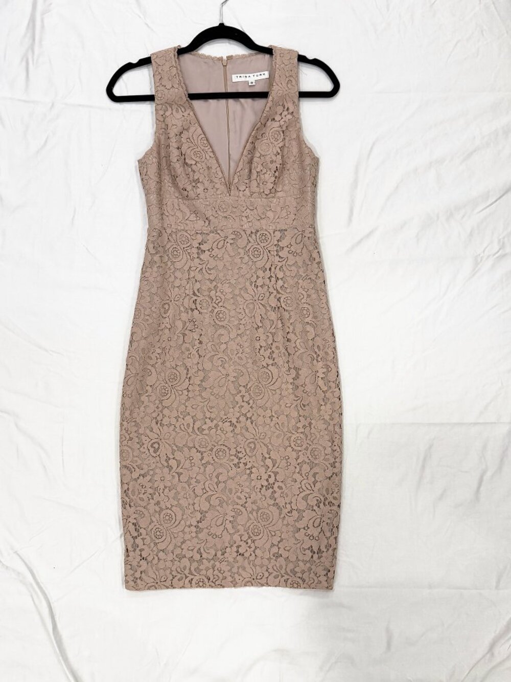 Trina Turk Blush Lace V-Neck Sheath Dress Size 0 Sleeveless Cocktail
